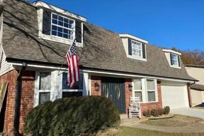 Image de \"The Big Cozy\"- WiFi, Hot tub, Grill, Sleeps 8