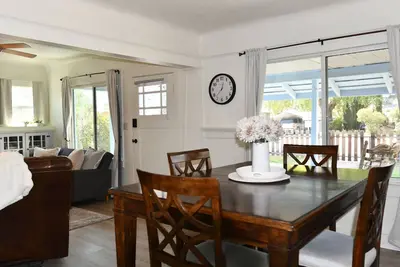 Image de Cozy Blue Cottage\n\n
