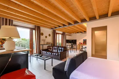 Image de Dependance In Riva al Lago second floor