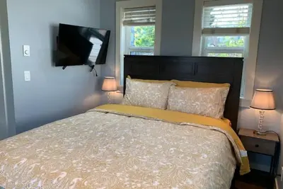 Image de 7388-Bright, Private, 2-Story, Laneway House