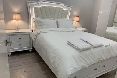 Image de 230-New Beautiful, Cozy 2 bedr Suite