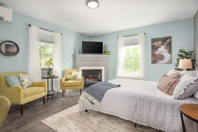 Image de New! ! Mins to North Conway & outdoor fun! Includes kitchenette/jet tub/fireplace