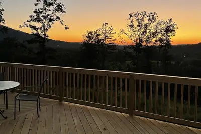 Image de New Cabin with many amenities! Trail systems. Sleeps 8! Royal blue brimstone