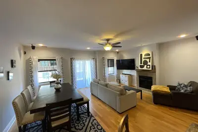 Image de Entire Condo and Parking at the heart of Wicker Park