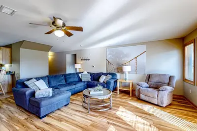 Image de Golf course-front condo with pool, hot tub, dock, tennis, golf, & private beach