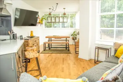 Image de 2 Double bedroom Apt in Central Bath with parking\n\n