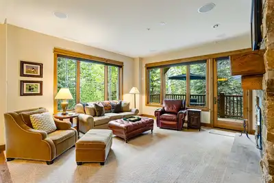 Image de Second-floor retreat near the slopes with grill, fireplace, pool, & hot tub