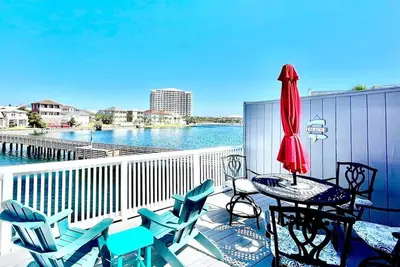 Image de Townhome Walk to Private Beach, Free Beach Service