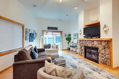 Image de Lake Minocqua Condo w/ Shared Fire Pit!