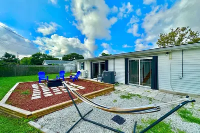 Image de Modern 5 Bedroom Home 8 minutes from Beach