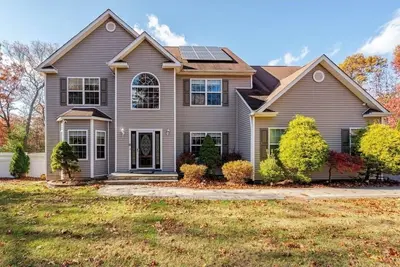 Image de Big home with hot tub, sleeps 10 guests
