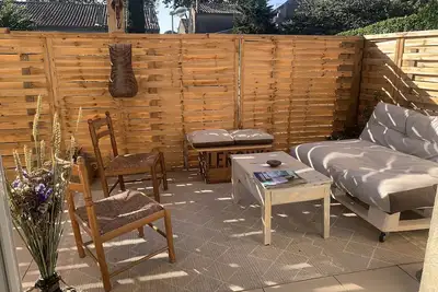 Image de Charmante Maison de Village du Sud de la France, Tradition Viticole et Soleil