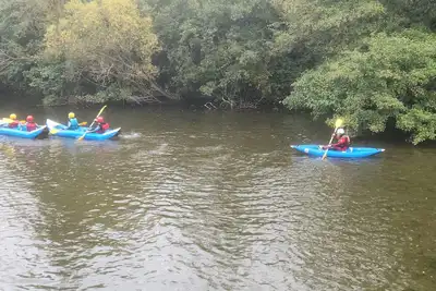 Image de Un grand balcon surplombant la place du village au cœur de Quillan
