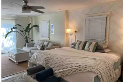 Image de Quiet Waterfront Suite 10Min to Folly & Downtown!