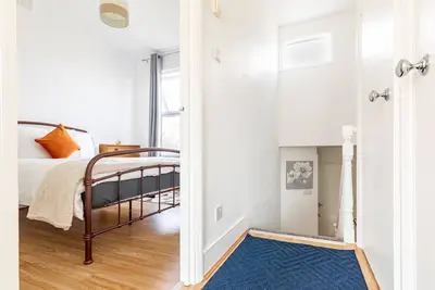 Image de Bright & Spacious comfy 3 bed apartment in Brixton\n