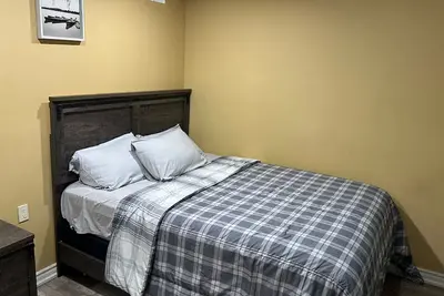 Image de 1 bedroom basement suite with spacious living room and laundry, no kitchen.