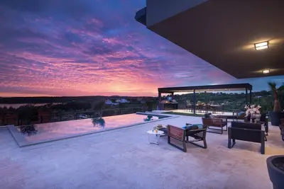 Image de Luxury villa La Casaccia with a heated pool near Medulin with a stunning sea view.