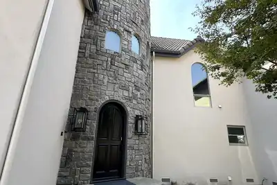 Image de Beautiful Chateau by the Kings River and only minutes away from the  Sierras. \n