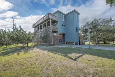 Image de 7692- Seaside Serenity, Light and Bright, Tons of Decks, Hot Tub, Bring the Pooch