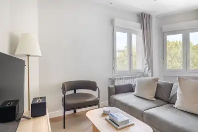 Image de Luxe Castellana 2br w/ Doorman, nr Restaurants, by Blueground