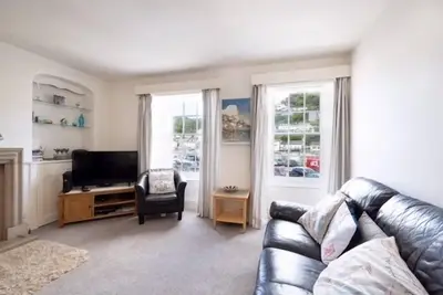 Harbourside Apartment in the centre of Looe