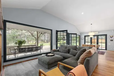 Image de The Gully Summary:<br>A