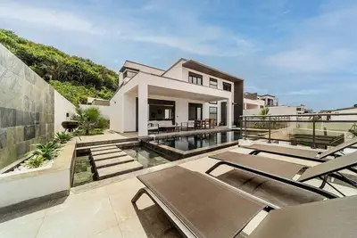 Image de Villa d'Elsa - Piscine et vue mer