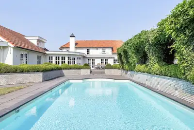 Image de Merveilleuse villa avec piscine et jacuzzi