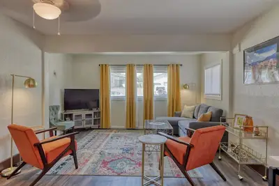 Image de Curated Comfort | Garland’s Coolest Hideaway