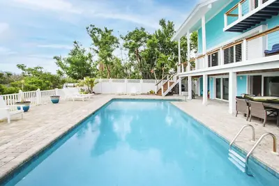 Image de Snook Away - Six bedroom bay front home nicely updated