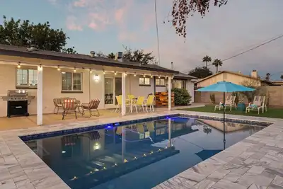 Boho Chic, Mtn Preserve Hike, Pool, & Grille!