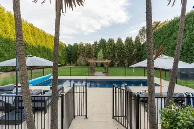 Image de Soho House – Charming poolside escape