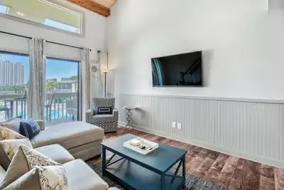 Image de Cute villa with water views!