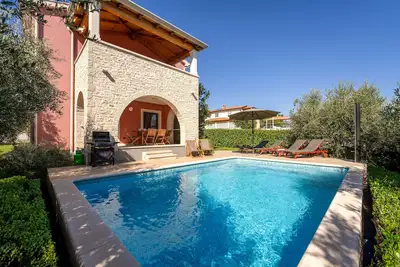 Image de Villa in Porec, 9 persons, 5 bedrooms, 3 bathrooms, pool with hydromassage corner