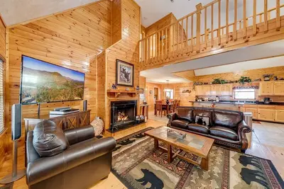 Rustic Elegance-Luxury Home Loaded with Amenities