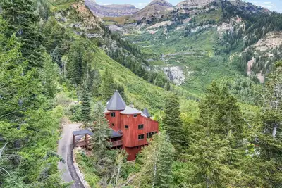 Image de Snowfall Castle, Unbelievable Views, Rustic Mountain Masterpiece