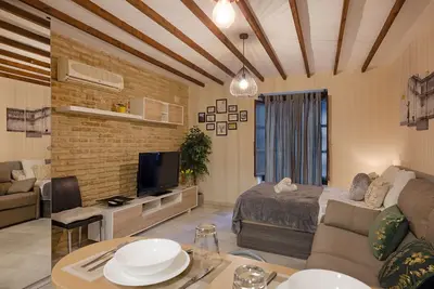 Image de Castilla 75, Ground floor loft-apartment