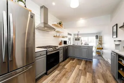Image de Elm St Retreat - 3 Min walk to Downtown Three Oaks