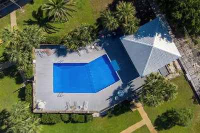 Image de Salty Dauphin~Private Beach~2 pools