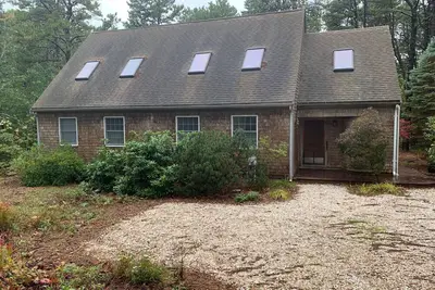 Image de Gorgeous Light and Airy 4 Beds in the woods! (Cs0030)