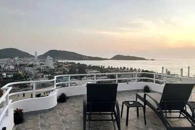 Image de Sun Deck Loft with Ocean View. Central and close to beach.