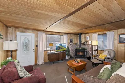 Image de Pet-friendly cabin perfect for rest + recreation, with Bbq, deck and more