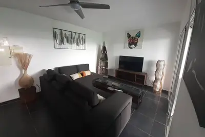 Image de Grand appartement moderne avec grand jardin dans résidence calme avec piscine