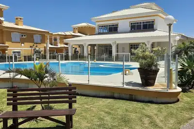 Image de Casa Aprazível em Condomínio Fechado Próxima da Praia