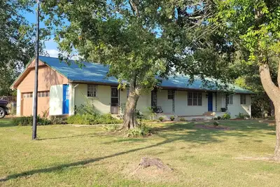 Image de Rural Gem! Recently Remodeled and Redecorated 3/2/2 Farmhouse on 24 Acres