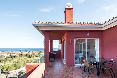 Image de Spacious condo with Sea View, Walking distance to the Beach, Pool, Parking, Wifi