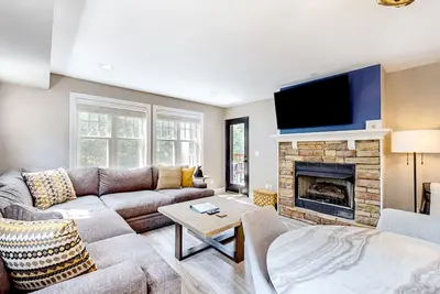 Image de Resort condo with fireplace, pools, hot tubs, gyms, game room, putting green, Ac