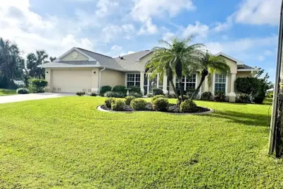 Image de Stunning Villa in Golfer's Paradise/Canal Views