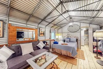 Image de Riverfront bunkhouse with private W/D, grill, & canoe