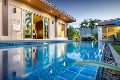 Image de Naiharn Beach Niche 3 Bedrooms Private Pool Villa\n